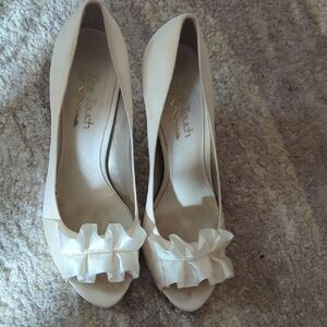 Vintage Nina Ivory Heels with Elegant Ruffle. Lovingly Pre-owned. As Is.